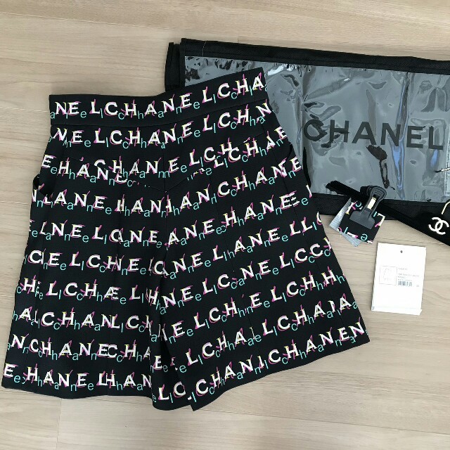 CHANEL(シャネル)のあき様専用☆シャネル CHANEL ロゴプリント キュロットスカート レディースのパンツ(キュロット)の商品写真