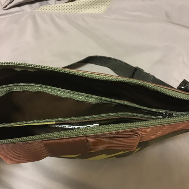 迷彩リボン付きショルダーバッグ レディースのバッグ(ショルダーバッグ)の商品写真