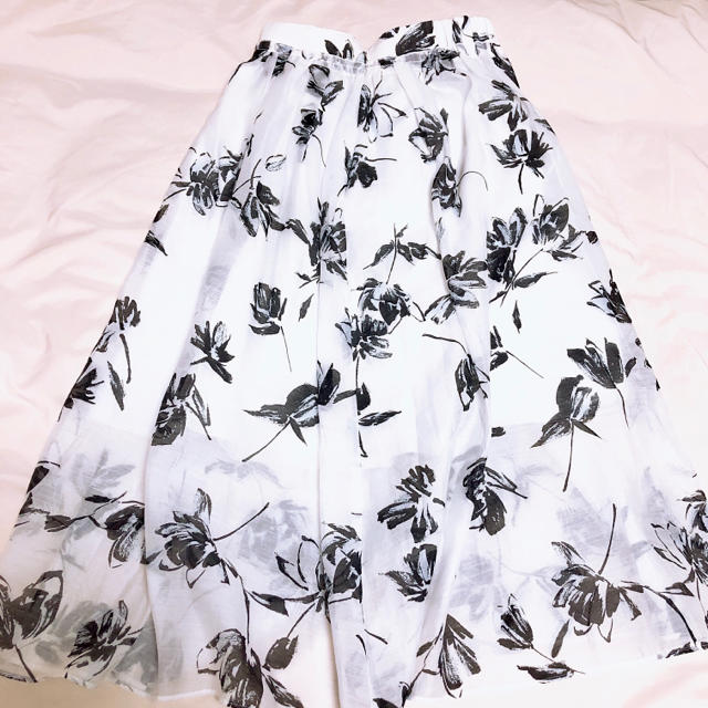 31 Sons de mode(トランテアンソンドゥモード)の✨花柄スカート✨ レディースのスカート(ロングスカート)の商品写真