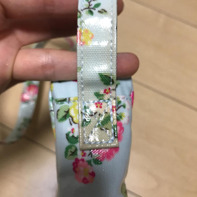 Cath Kidston(キャスキッドソン)の★キャスキッドソン 肩かけカバン 花柄 女の子 ポシェットおでかけお買い物ごっこ キッズ/ベビー/マタニティのこども用バッグ(ポシェット)の商品写真