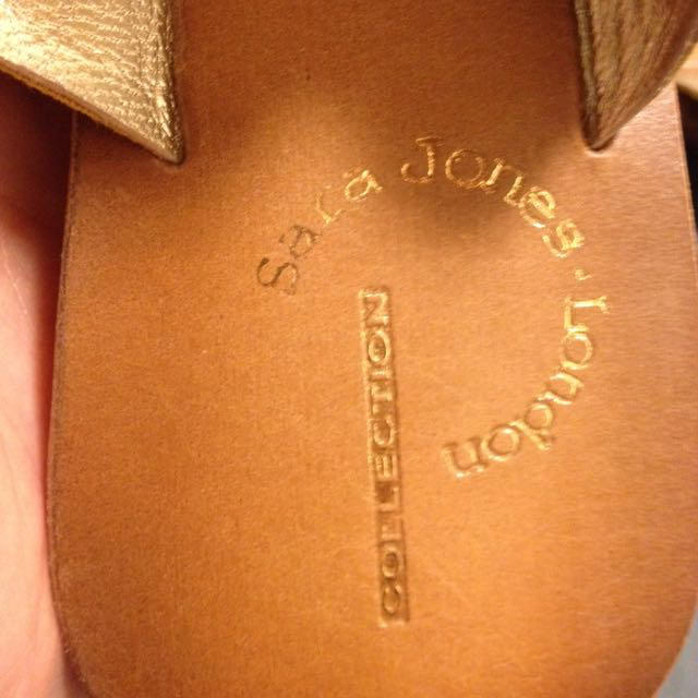 Sara Jones ゴールドサンダル✨ レディースの靴/シューズ(サンダル)の商品写真