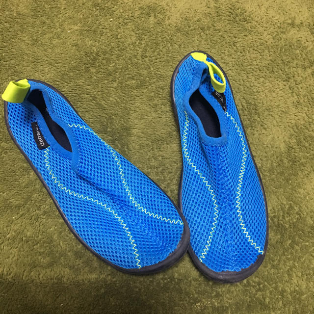 adidas(アディダス)のDECATHLON ビーチシューズ 18cm 19cm 海 砂場 シューズ キッズ/ベビー/マタニティのキッズ靴/シューズ(15cm~)(サンダル)の商品写真