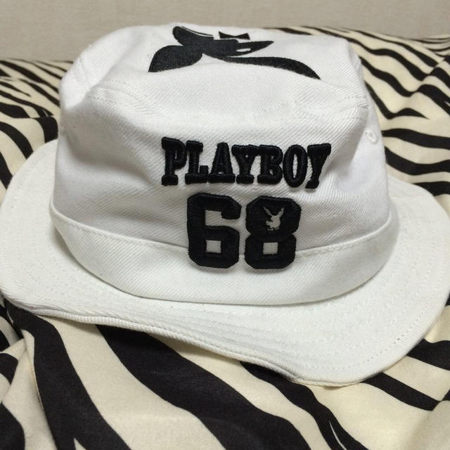 PLAYBOY(プレイボーイ)のPLAYBOY バケットハット🎩 レディースの帽子(ハット)の商品写真