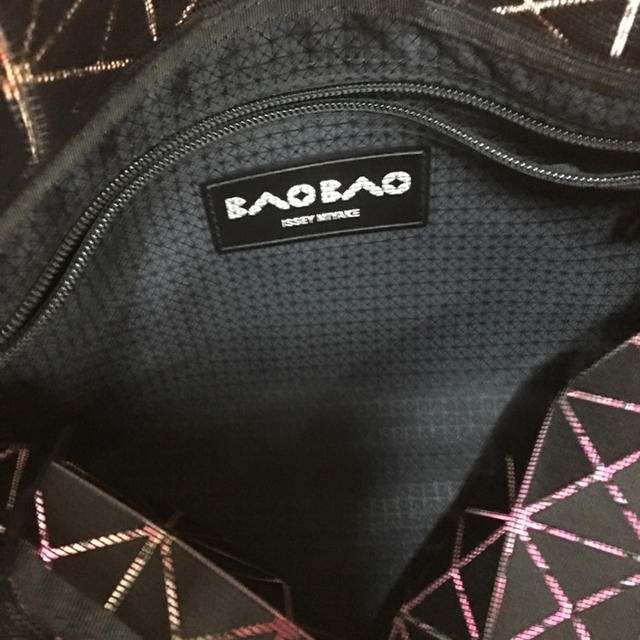 ISSEY MIYAKE(イッセイミヤケ)のバオバオ イッセイミヤケ 2019レインボー新品 お値下げ❗️ レディースのバッグ(トートバッグ)の商品写真