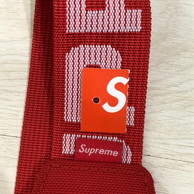 Supreme(シュプリーム)のmerc様専用 Supreme Waist bag 18ss Red メンズのバッグ(ウエストポーチ)の商品写真