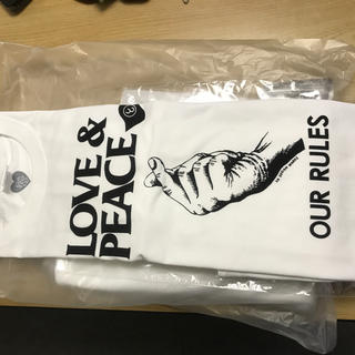 ジーディーシー(GDC)のGirls Don't Cry love&peace careeing Tシャツ(Tシャツ/カットソー(半袖/袖なし))