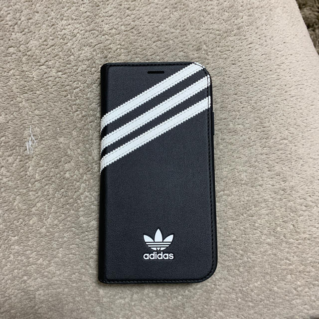 adidas(アディダス)のアディダスiPhoneXR携帯ケース スマホ/家電/カメラのスマホアクセサリー(iPhoneケース)の商品写真