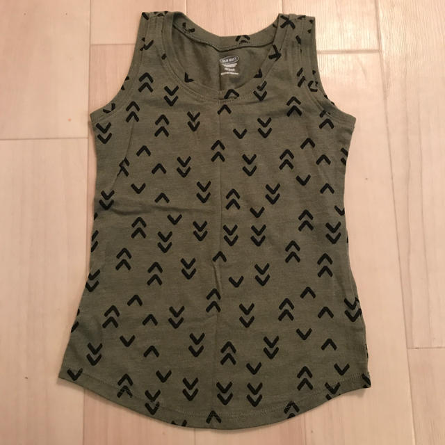 Old Navy(オールドネイビー)のOLD NAVY タンクトップ 2枚 キッズ/ベビー/マタニティのキッズ服男の子用(90cm~)(Tシャツ/カットソー)の商品写真