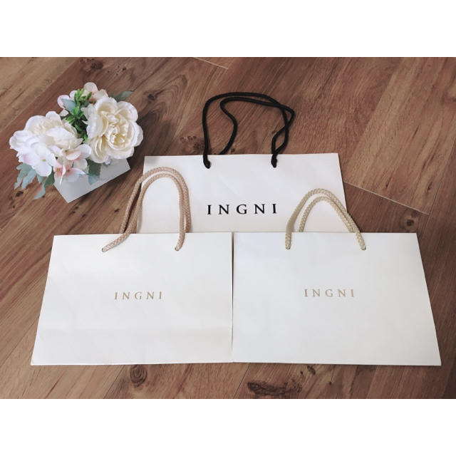 INGNI(イング)の美品 INGNI ショップ袋 紙袋 3枚セット レディースのバッグ(ショップ袋)の商品写真