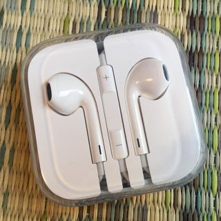 アップル(Apple)のEarPods with 3.5 mm Headphone Plug（純正）(ヘッドフォン/イヤフォン)