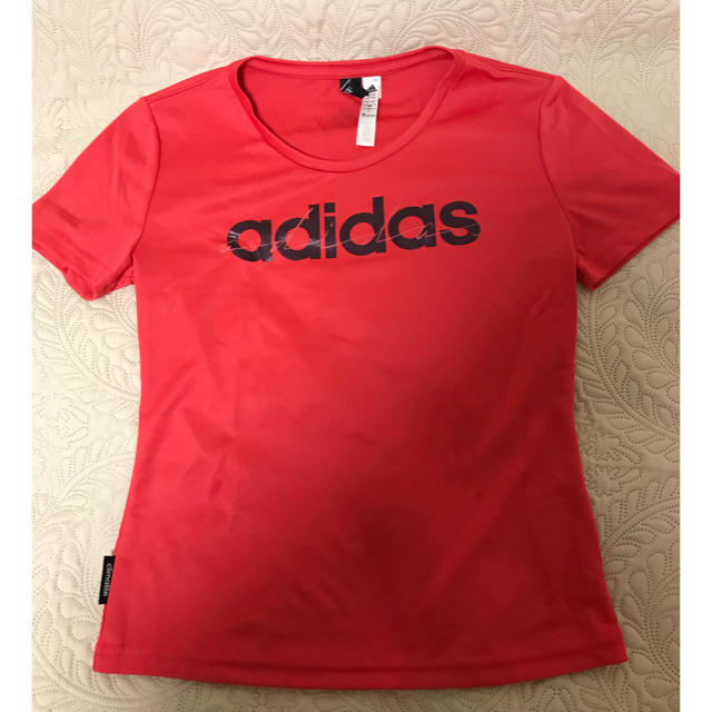 adidas(アディダス)の adidas★未使用品 スポーツウェアＴシャツ レッド レディースのトップス(Tシャツ(半袖/袖なし))の商品写真