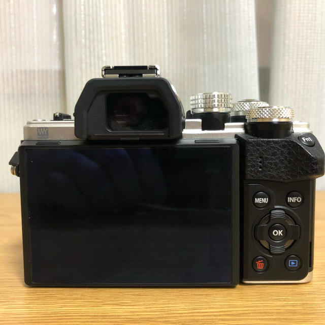 OLYMPUS(オリンパス)のOLYMPUS ミラーレス一眼 OM-D E-M10 MarkII スマホ/家電/カメラのカメラ(ミラーレス一眼)の商品写真