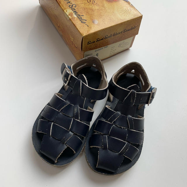 こどもビームス(コドモビームス)のSalt Water Sandals Shark navy 15.7cmお値下げ キッズ/ベビー/マタニティのキッズ靴/シューズ(15cm~)(サンダル)の商品写真