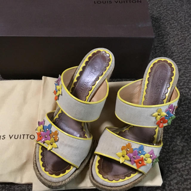 LOUIS VUITTON(ルイヴィトン)のルイヴィトン  サンダル ウェッジソール 花 アイボリー マルチ レディースの靴/シューズ(サンダル)の商品写真
