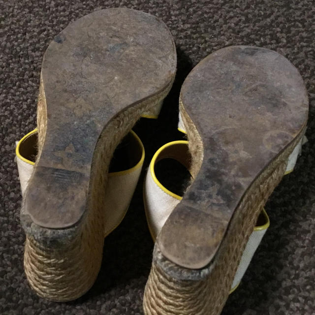LOUIS VUITTON(ルイヴィトン)のルイヴィトン  サンダル ウェッジソール 花 アイボリー マルチ レディースの靴/シューズ(サンダル)の商品写真