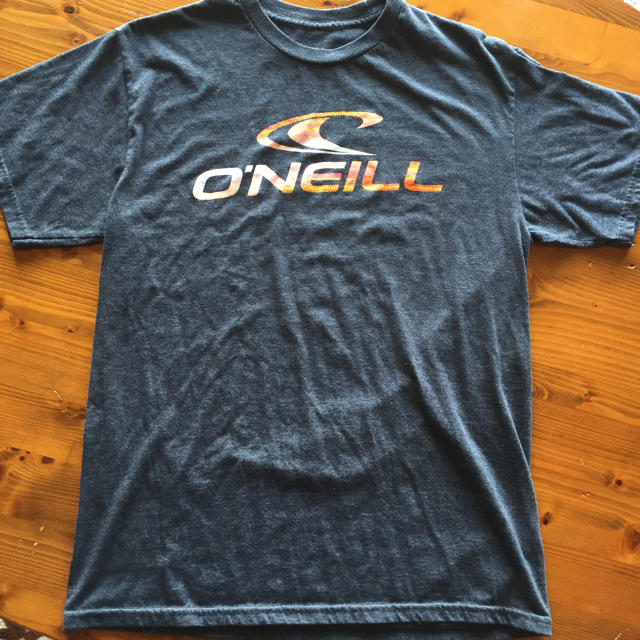 O'NEILL(オニール)の美品‼︎ O‘NEILL オニール 胸のオレンジカッコいい Tシャツ サイズM メンズのトップス(Tシャツ/カットソー(半袖/袖なし))の商品写真