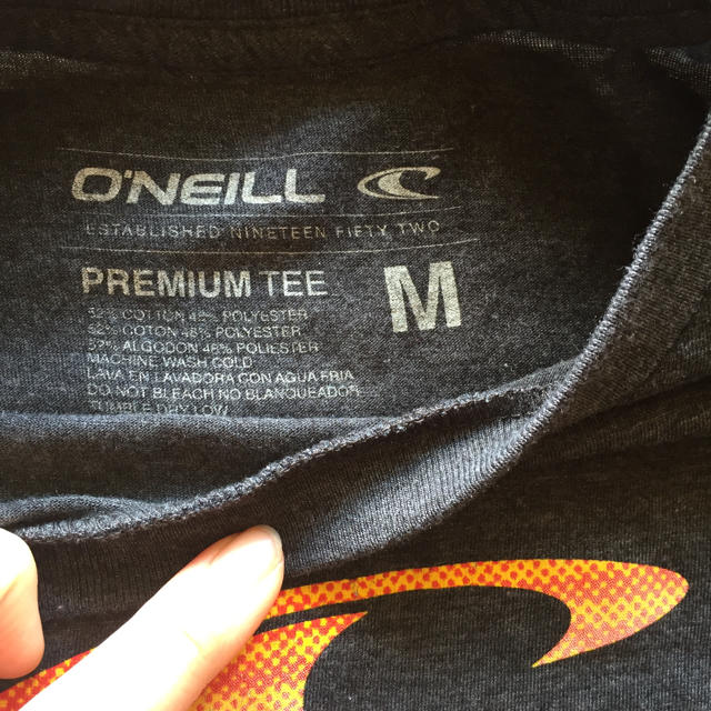 O'NEILL(オニール)の美品‼︎ O‘NEILL オニール 胸のオレンジカッコいい Tシャツ サイズM メンズのトップス(Tシャツ/カットソー(半袖/袖なし))の商品写真