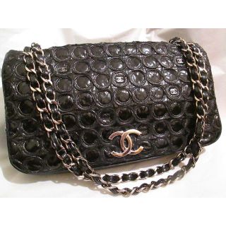 シャネル(CHANEL)の美品　正規　CHANEL　黒パテント30cm ラージフラップショルダーバック(ショルダーバッグ)