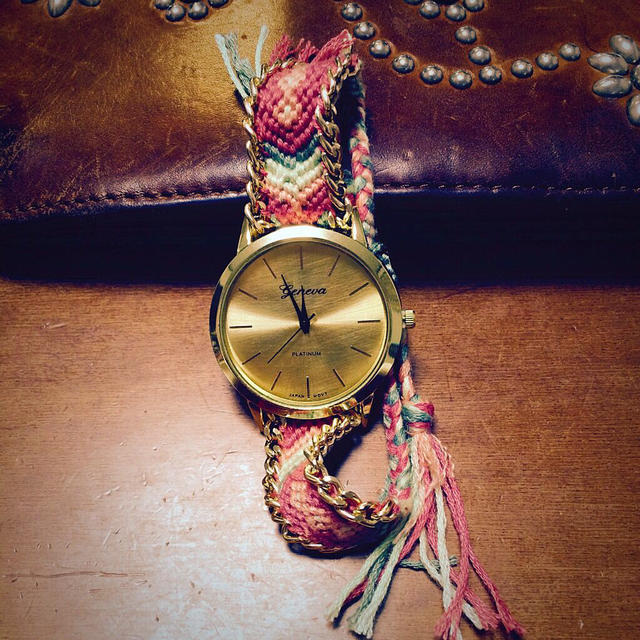 一番人気色！即納！ミサンガウォッチ レディースのファッション小物(腕時計)の商品写真