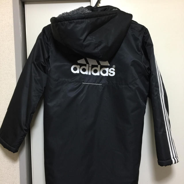 adidasベンチコート