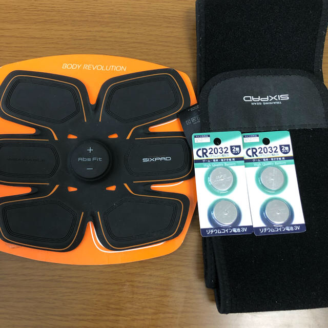 SIXPAD(シックスパッド)の正規品 シックスパッド本体 スポーツ/アウトドアのトレーニング/エクササイズ(トレーニング用品)の商品写真