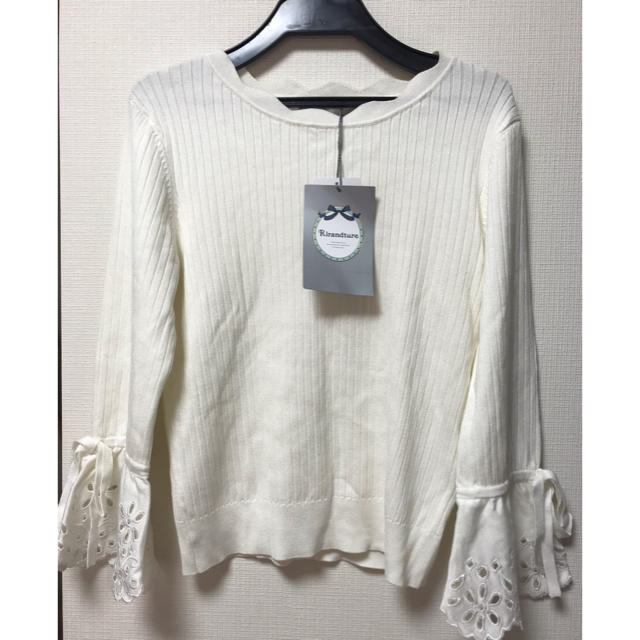 Rirandture(リランドチュール)のリランドチュール  袖口フレア刺繍ニット レディースのトップス(ニット/セーター)の商品写真