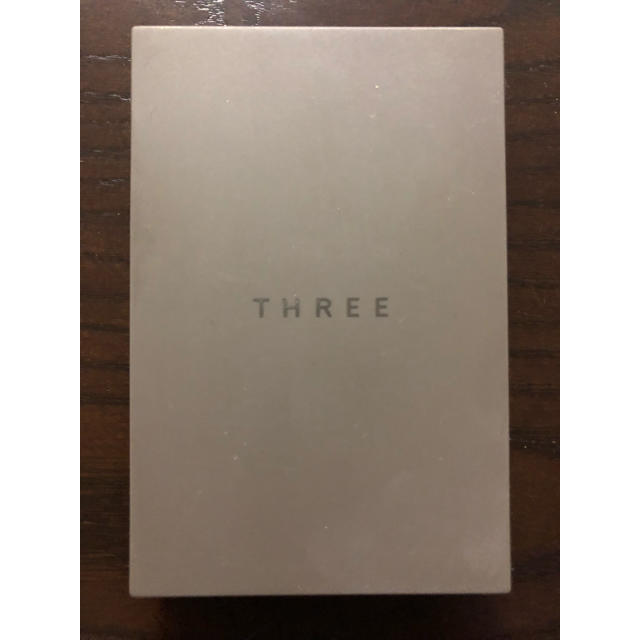THREE(スリー)のTHREE  コレクティング  コンシーラー   01 コスメ/美容のベースメイク/化粧品(コンシーラー)の商品写真