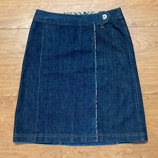 バーバリーブルーレーベル(BURBERRY BLUE LABEL)のバーバリーロンドン サイズ40 デニム巻きスカート(ひざ丈スカート)