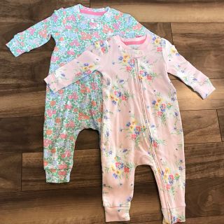 ベビーギャップ(babyGAP)の新品未使用💫二枚セット✨花柄ロンパース❤️3-6M(ロンパース)