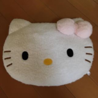 サンリオ(サンリオ)のサンリオ  キティちゃんクッション  美品  ハンカチおまけ(クッション)