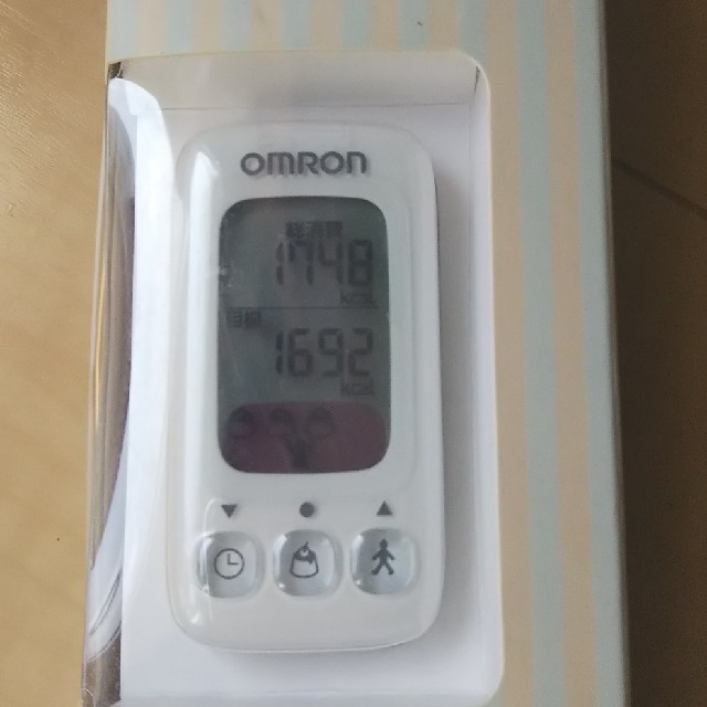 OMRON(オムロン)の未開封中古 OMRON 活動量計 HJA-310-W コスメ/美容のダイエット(エクササイズ用品)の商品写真