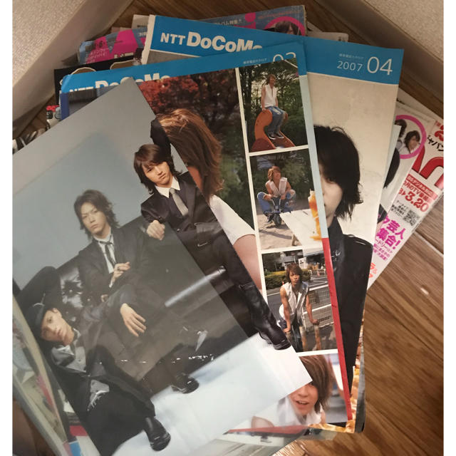KAT-TUN(カトゥーン)のKAT-TUN ロクーン時代のクリアファイル、雑誌多数、切り抜き多数 エンタメ/ホビーの雑誌(アート/エンタメ/ホビー)の商品写真