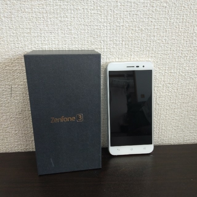 スマホ　Asus ZenFone 3 ZE520KL 香港