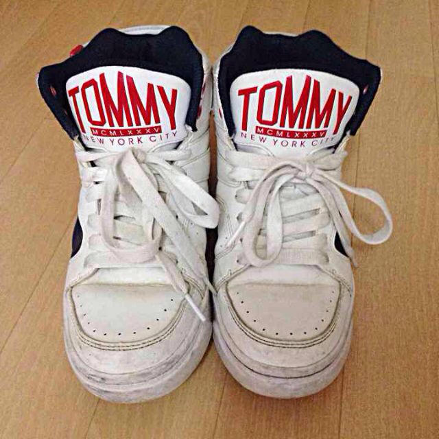 TOMMY HILFIGER - TOMMY ハイカットスニーカーの通販 by used｜トミー