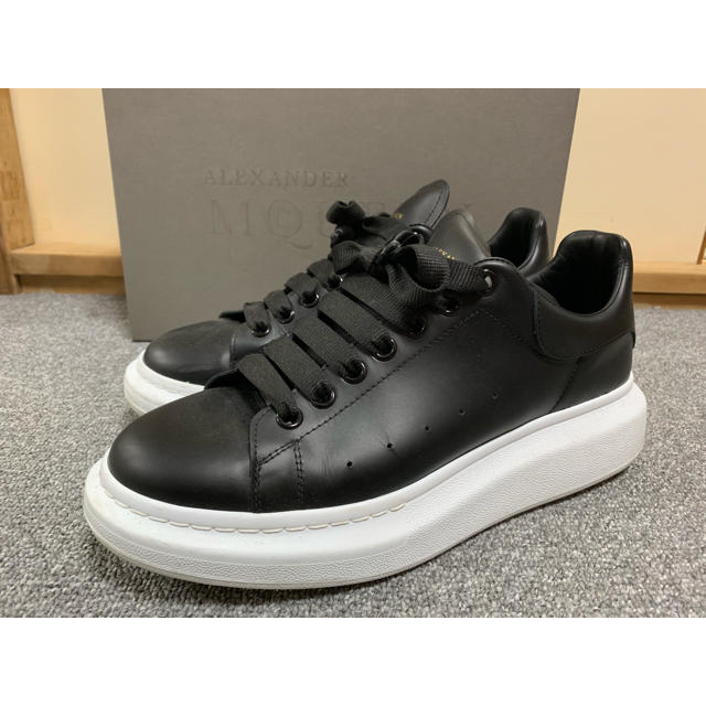 Alexander McQueen(アレキサンダーマックイーン)のアレキサンダーマックイーン ビッグサイズスニーカー 黒 メンズの靴/シューズ(スニーカー)の商品写真