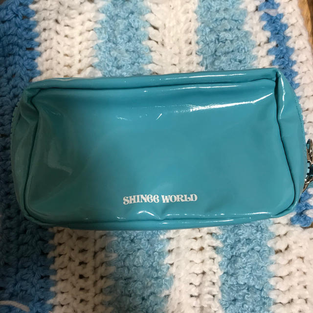 SHINee(シャイニー)のおまけ付き！SHINee world 2012 ポーチ、パスケースセット エンタメ/ホビーのCD(K-POP/アジア)の商品写真