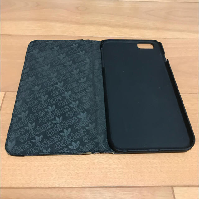 adidas(アディダス)のiphone6 plus○ iphone7 plus△ 手帳型ケース 難アリ スマホ/家電/カメラのスマホアクセサリー(iPhoneケース)の商品写真