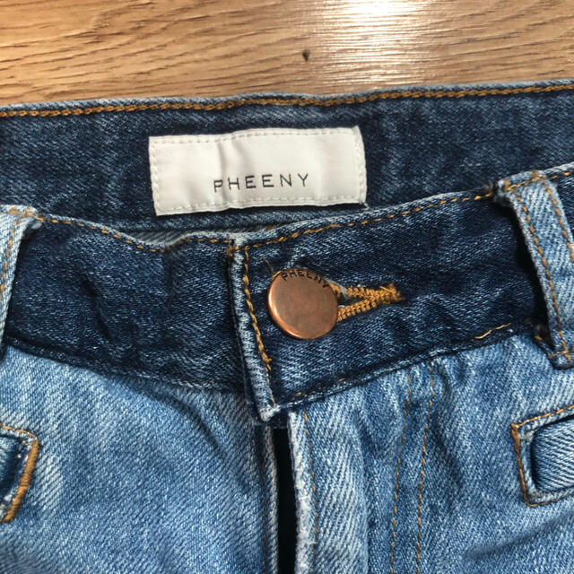 PHEENY(フィーニー)のpheeny カットオフデニムテーパードパンツ 期間限定大幅値下げ レディースのパンツ(デニム/ジーンズ)の商品写真