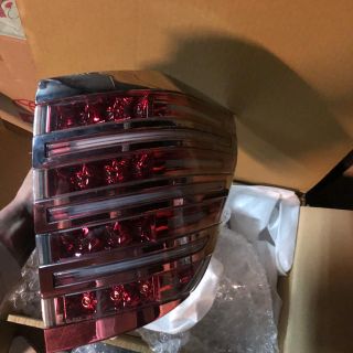 20ヴェルファイア 20アルファード valenti テールランプ (車種別パーツ)