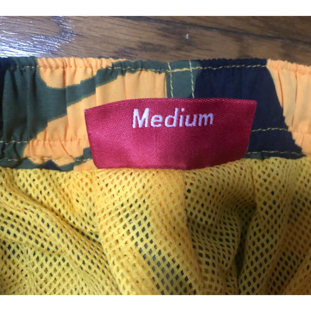 Supreme(シュプリーム)のsupreme 17aw warm up pant yellow camo M メンズのパンツ(その他)の商品写真