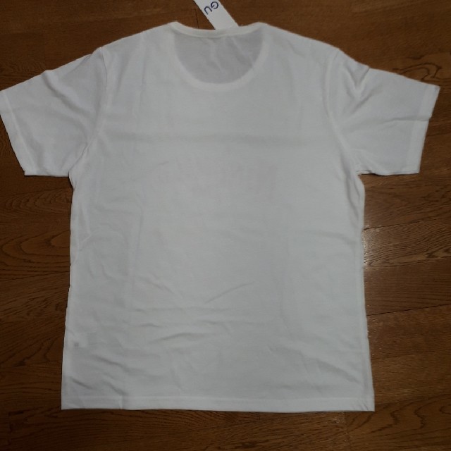 GU(ジーユー)の新品タグ付！GU☆グラフィックTシャツ　メンズ メンズのトップス(Tシャツ/カットソー(半袖/袖なし))の商品写真