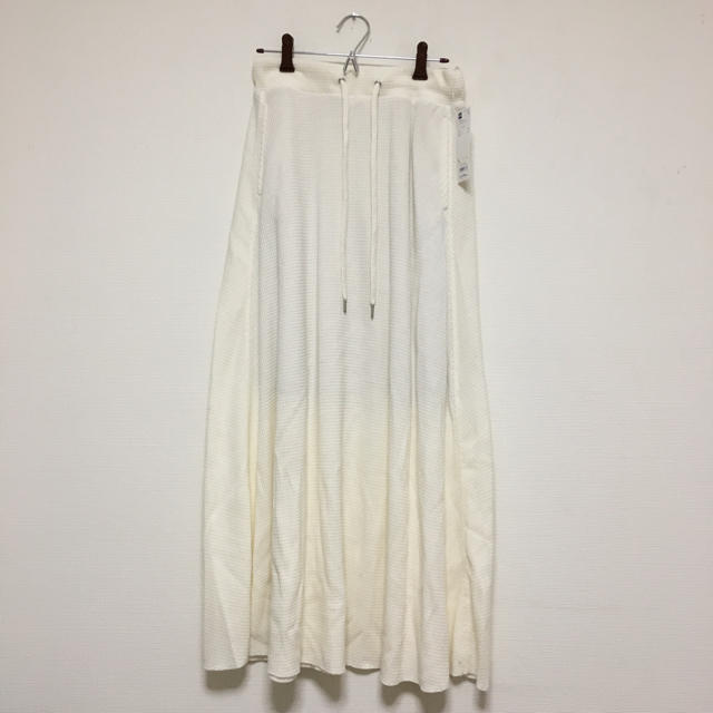 GU(ジーユー)のワッフルフレアロングスカート(ホワイト) レディースのスカート(ロングスカート)の商品写真