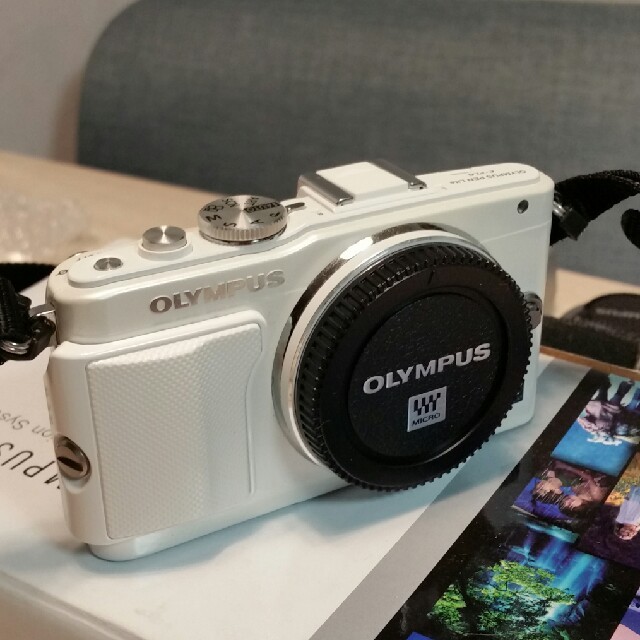 OLYMPUS(オリンパス)のOLYMPUS PEN Lite　E-PL6 スマホ/家電/カメラのカメラ(デジタル一眼)の商品写真