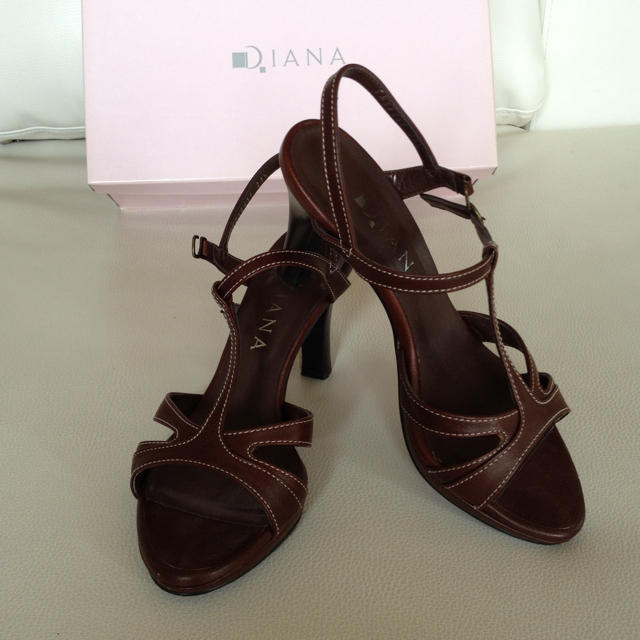 DIANA(ダイアナ)のDIANA ブラウン 革 サンダル レディースの靴/シューズ(サンダル)の商品写真