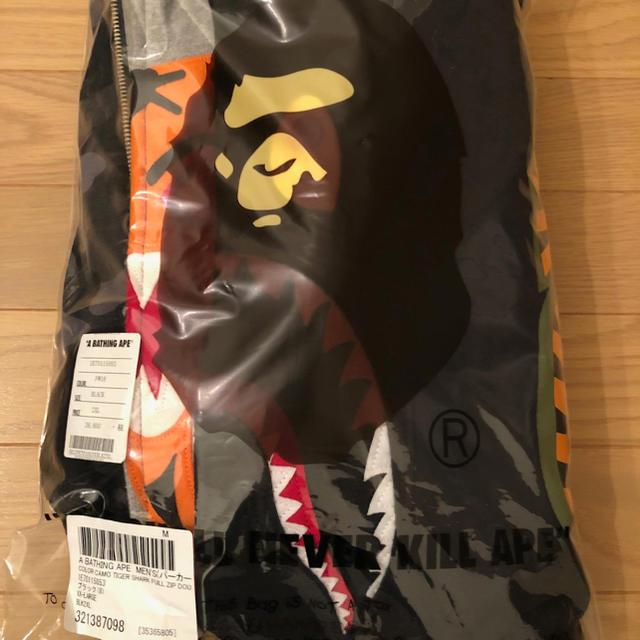 A BATHING APE(アベイシングエイプ)のBAPE COLOR CAMO TIGER SHARK HOODIE メンズのトップス(パーカー)の商品写真