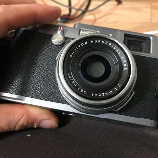 フジフイルム(富士フイルム)のFUJI FILM finepix x100(コンパクトデジタルカメラ)
