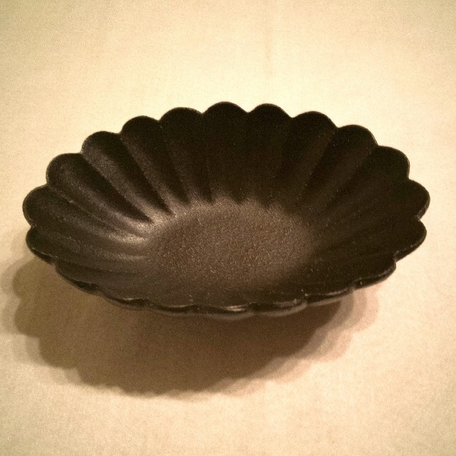 黒いお皿 高島大樹 輪花楕円鉢 | フリマアプリ ラクマ