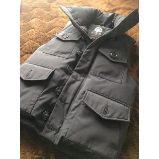 カナダグース(CANADA GOOSE)のカナダグース ダウンベスト　半額以下美品(ダウンベスト)