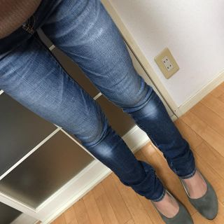 マウジー(moussy)のmoussy イエローステッチ 25インチ(スキニーパンツ)