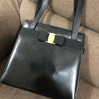 サルヴァトーレフェラガモ(Salvatore Ferragamo)のフェラガモ VARA BAG(ショルダーバッグ)